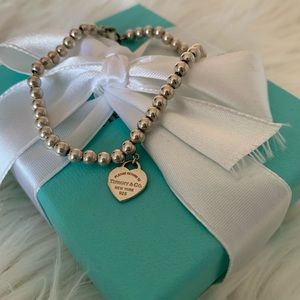 Tiffany & Co. Return to Tiffany bead bracelet